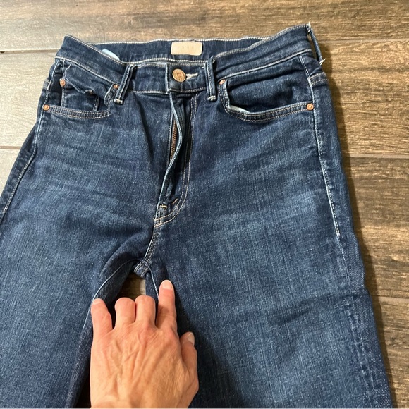 MOTHER Insider Crop Step Fray Jeans in Clean Sweep Wash Medium Blue / Whiskered - Picture 6 of 10